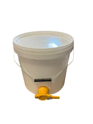 Round conical plastic bucket for food - 19 l - 25 kg honey with tap - iron handle